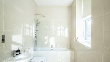 Apartment | Bathroom