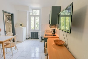 Micro-ondes, four, plaque de cuisson