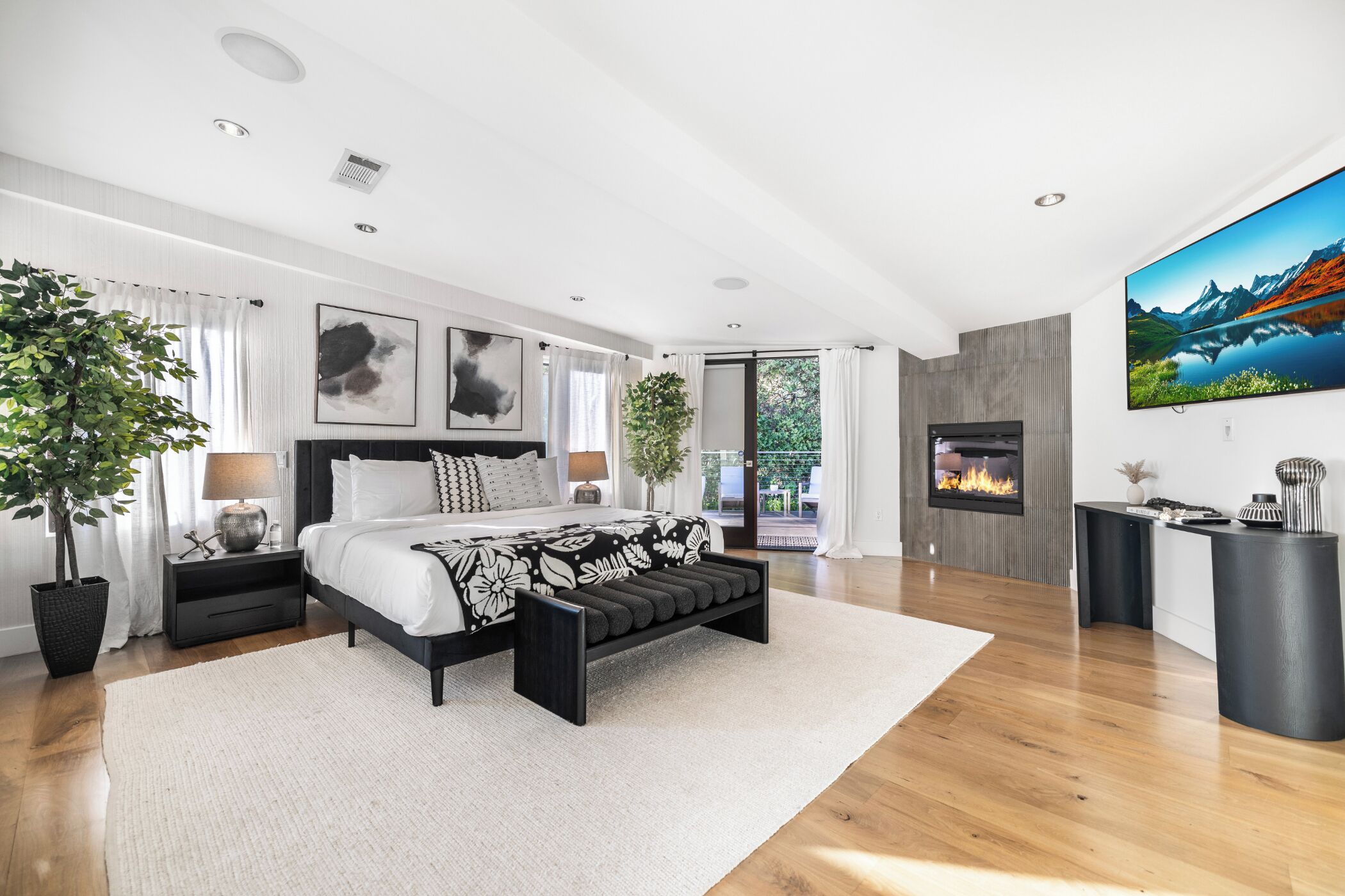 Luxury House, Multiple Beds, Hot Tub, Ocean View (Summitridge) | 4 bedrooms, individually decorated, individually furnished, desk