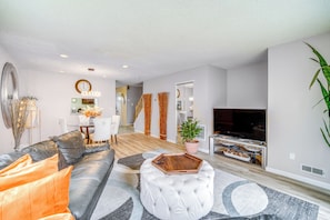 Interior - Galloway Townhome w/ Private Deck: Near Casinos! (Absecon)