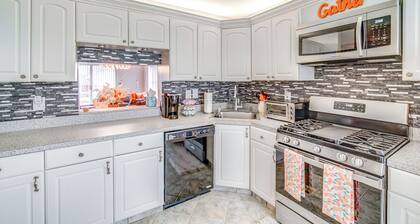 Galloway Townhome w/ Private Deck: Near Casinos!