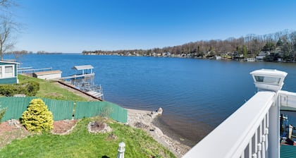 Waterfront Wolcott Vacation Rental w/ Deck & Views