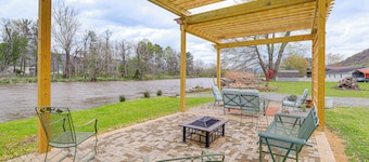 Riverfront Tennessee Retreat w/ Patio & Boat Ramp!