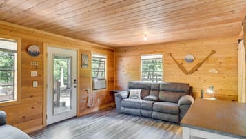 House (1 Bedroom) | Interior