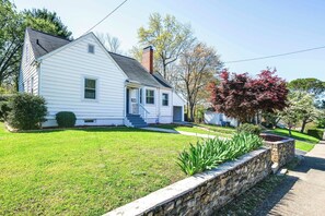 House (3 Bedrooms) | Interior - Colorful Roanoke Vacation Rental w/ Hot Tub! (Roanoke)