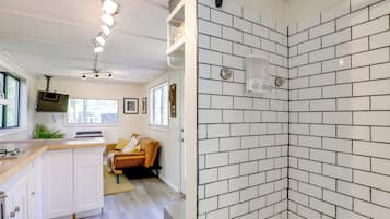 House (1 Bedroom) | Interior
