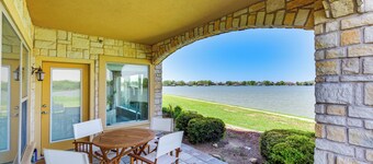 Lakefront Corsicana Condo w/ Pool Access!