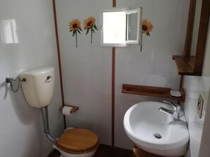 Dusche, Haartrockner, Bidet, Handtücher