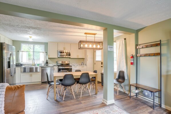 House (3 Bedrooms) | Interior