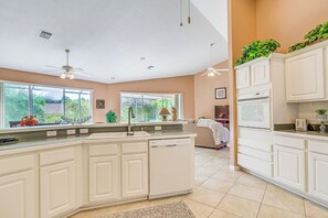 House (3 Bedrooms) | Interior