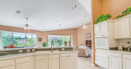 1 Mi to Rainbow Springs State Park: Home w/ Lanai!