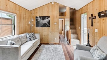 Cabane, 1 chambre | Coin séjour | TV connectée, services de streaming