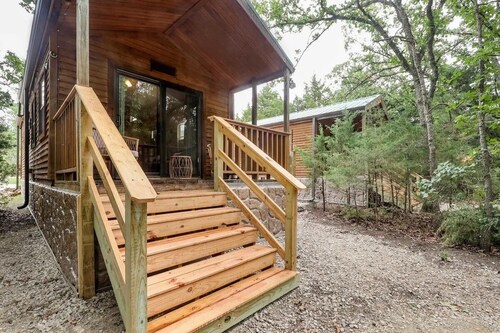 Cabin 9 ~ Toronto Lake: Fishing, Swimming & More! 1 Bedroom Cabin by RedAwning