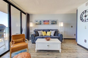 Condo, 1 Bedroom | Living area