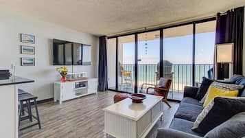 Condo, 1 Bedroom | Living area