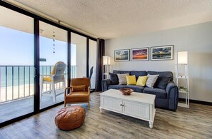 Condo, 1 Bedroom | Living area