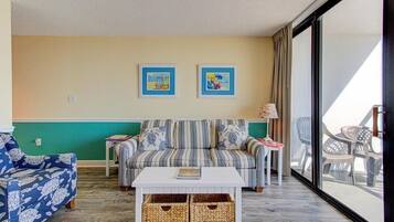 Condo, 1 Bedroom | Living area