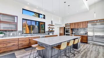 Fridge, microwave, dishwasher, coffee/tea maker