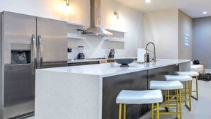 Private kitchen - Walk 2 Broadway 15 beds! Private Hot Tub & Pool (Nashville)