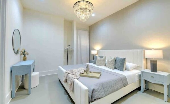4 bedrooms, iron/ironing board, WiFi, bed sheets