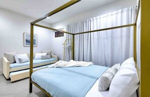 4 bedrooms, iron/ironing board, WiFi, bed sheets - Walk 2 Broadway| 15 beds! - Private Hot Tub/Pool (Nashville)