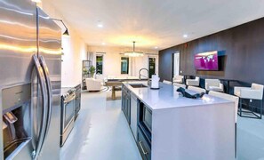 Interior - New-14 Beds! Walk to broadway|Private Hot Tub/Pool (Nashville)