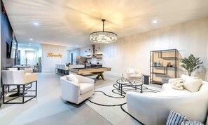 TV - New-14 Beds! Walk to broadway|Private Hot Tub/Pool (Nashville)