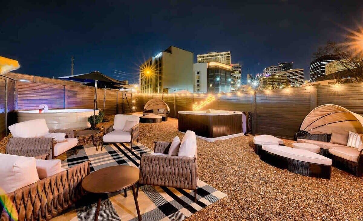 New-14 Beds! Walk to broadway|Private Hot Tub/Pool