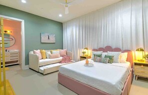 4 bedrooms, iron/ironing board, WiFi, bed sheets