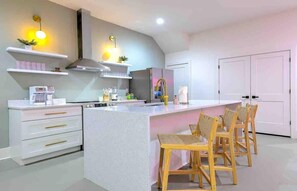 Fridge, microwave, oven, stovetop - Dolly’s World | 14 beds-Walk 2 Broad! Hot Tub/Pool (Nashville)