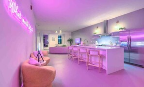 TV, offices - Dolly’s World | 14 beds-Walk 2 Broad! Hot Tub/Pool (Nashville)