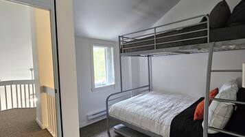 2 bedrooms, desk, travel crib, free WiFi