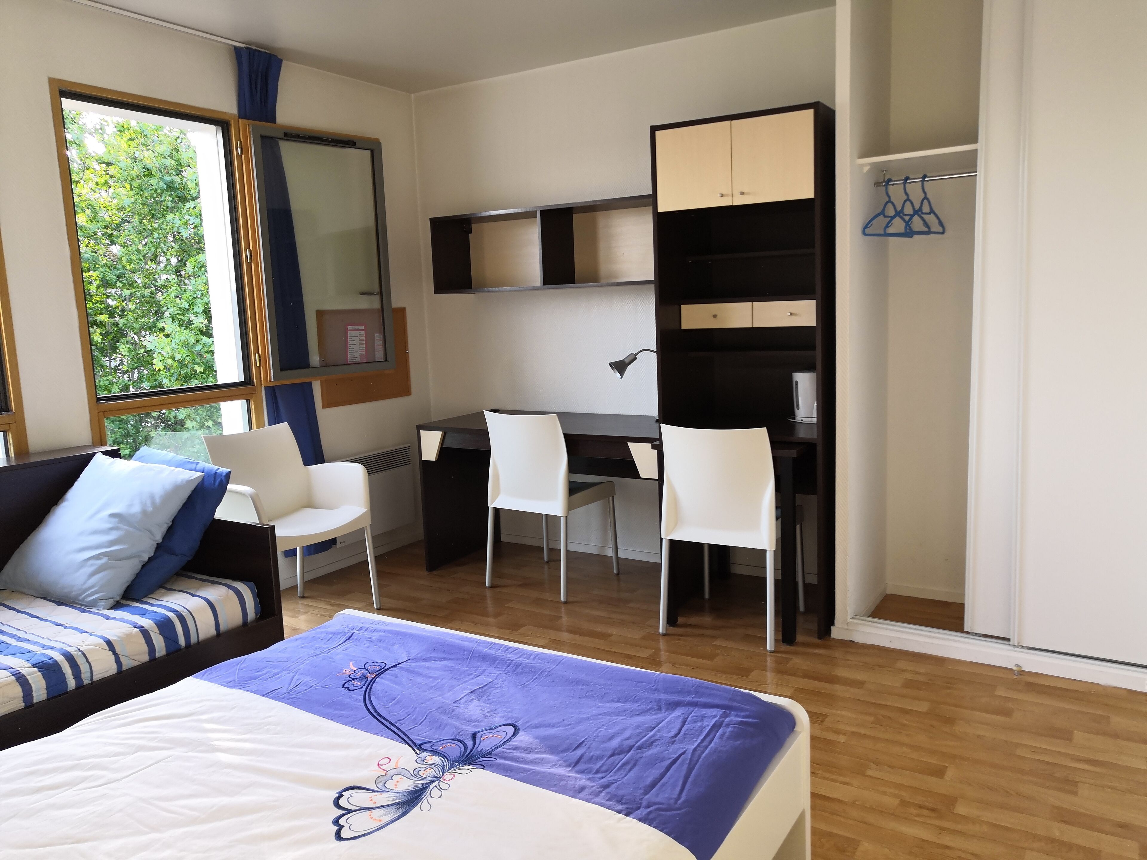 1 bedroom, desk, iron/ironing board, WiFi