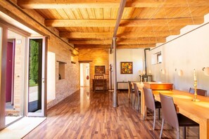 Dining - Villa Gelso: your luxury villa with pool and sauna in Le Marche region (Provincia di)