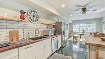 冰箱、微波炉、烤箱、炉灶