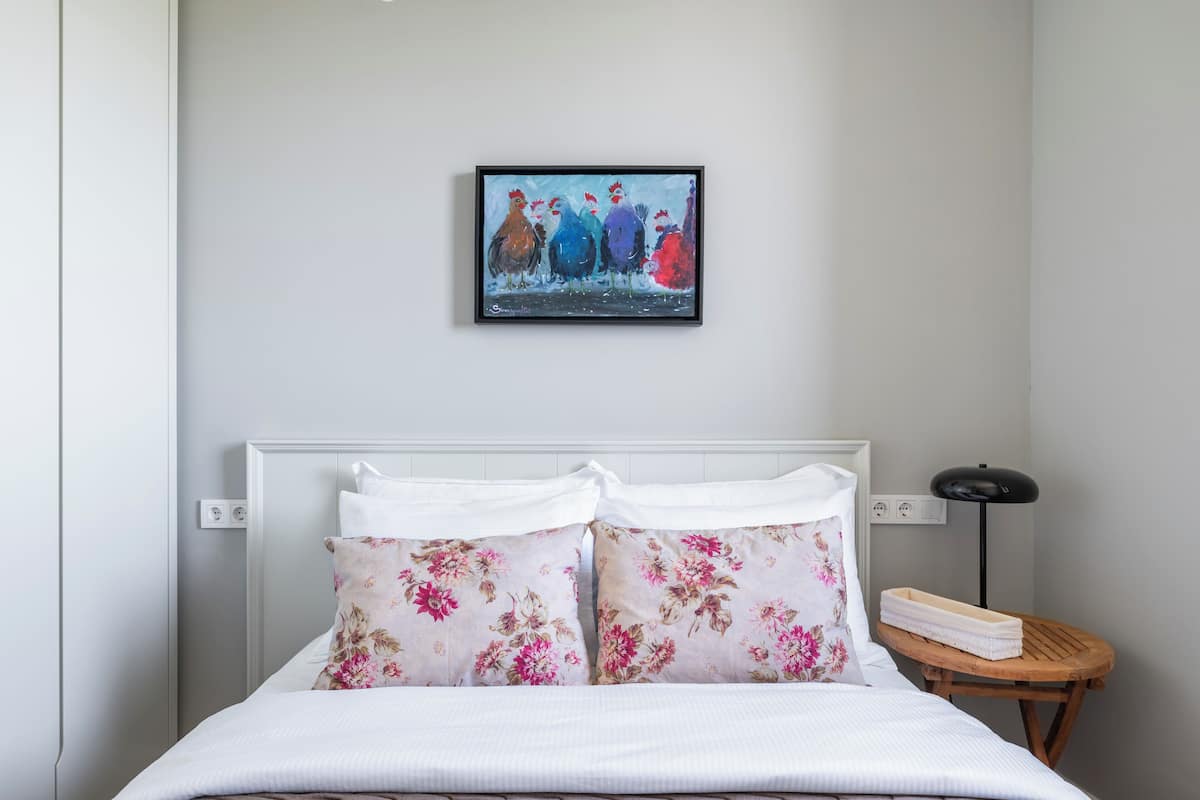 Apartamento, vista para o mar | 1 quarto, roupas de cama premium, individualmente decorados