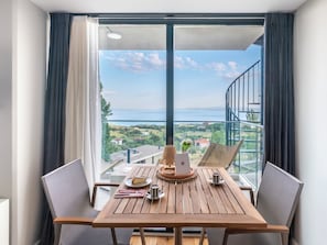 아파트, 바다 전망 | 거실 공간 | 스마트 TV