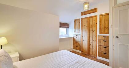 Host & Stay | Trefor Cottage