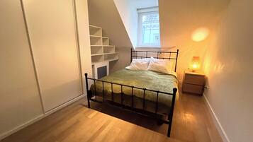 2 dormitoris, caixa forta a l'habitació i escriptori