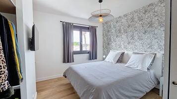 2 slaapkamers, reisbedje, gratis wifi, beddengoed