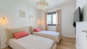 2 bedrooms, travel cot, free WiFi, bed sheets - Maison Entre Canal et mer (Colombiers)