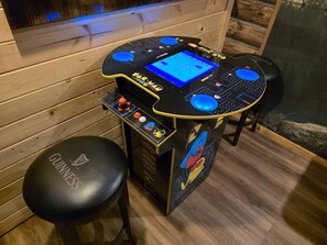 Game room - A real log cabin in the pines with a huge game room and a jacuzzi tub! (Pine)
