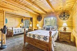 4 bedrooms, desk, iron/ironing board, travel cot - A real log cabin in the pines with a huge game room and a jacuzzi tub! (Pine)