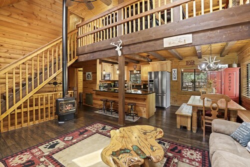 A real log cabin in the pines!