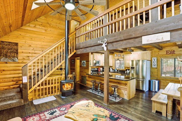 Interior - A real log cabin in the pines with a huge game room and a jacuzzi tub! (Pine)