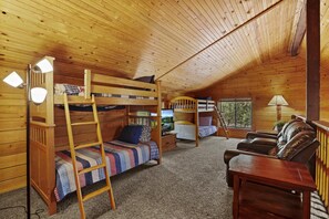 3 bedrooms, desk, iron/ironing board, travel crib