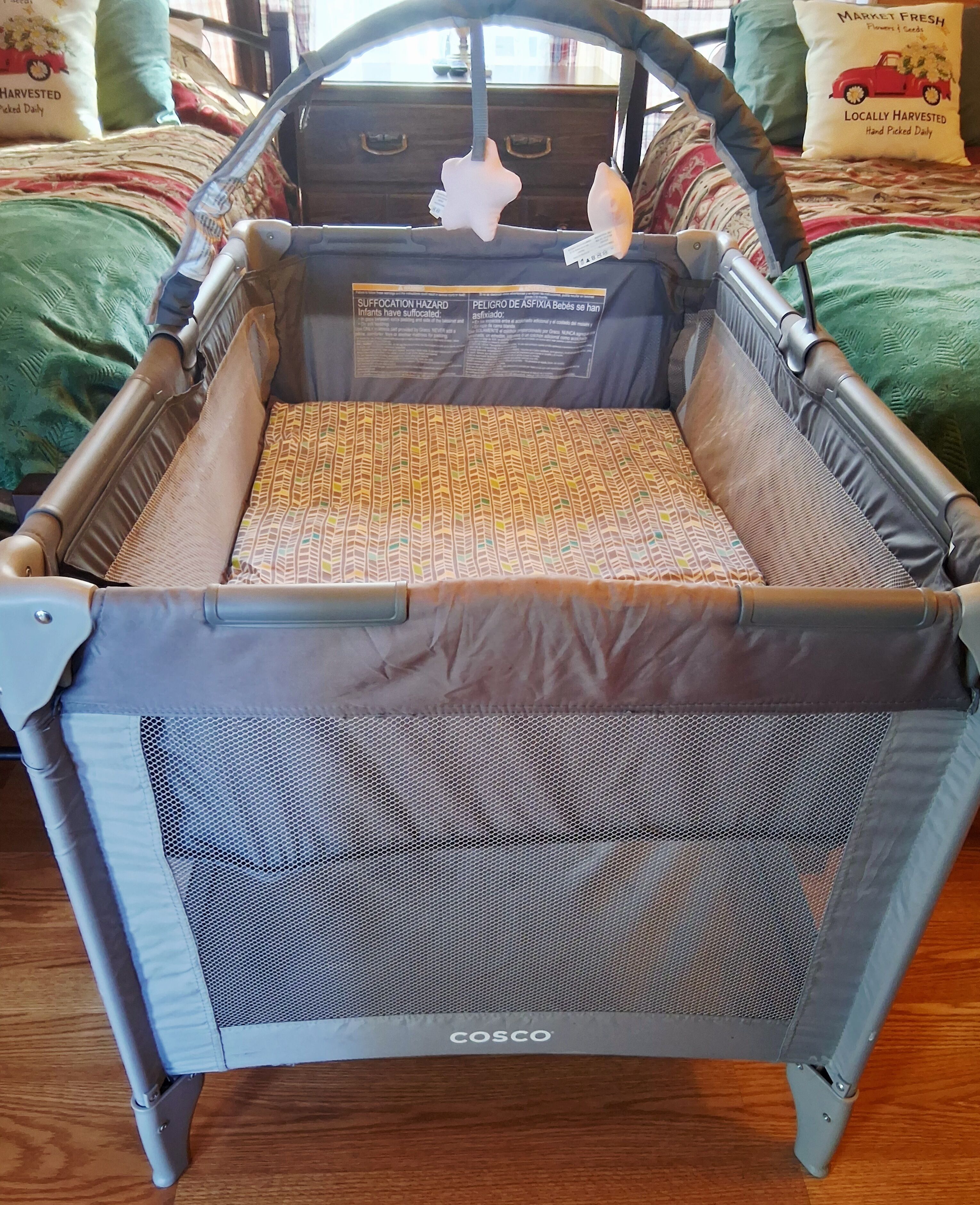 2 habitaciones, tabla de planchar con plancha y cuna de viaje 