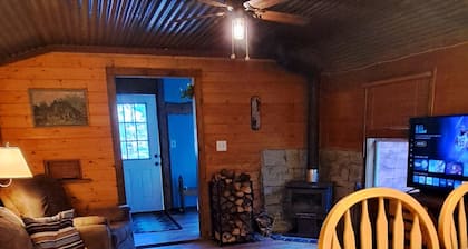 Holly's Hideaway, Cabin in the Woods