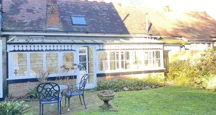 The Clock House - a 1 bedroom cottage that sleeps two guests in 1 bedroom