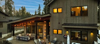 5 King Beds on Golf Course with a VIEW 0.6 mile walk to Winery!